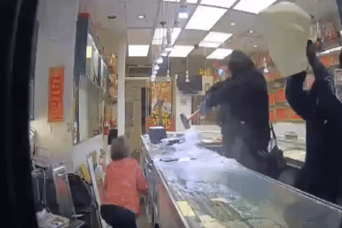 Watch: Another California Jewelry Store Gets Ransacked By Eight Thugs, Until The Owner Pulls Out Hi Gun