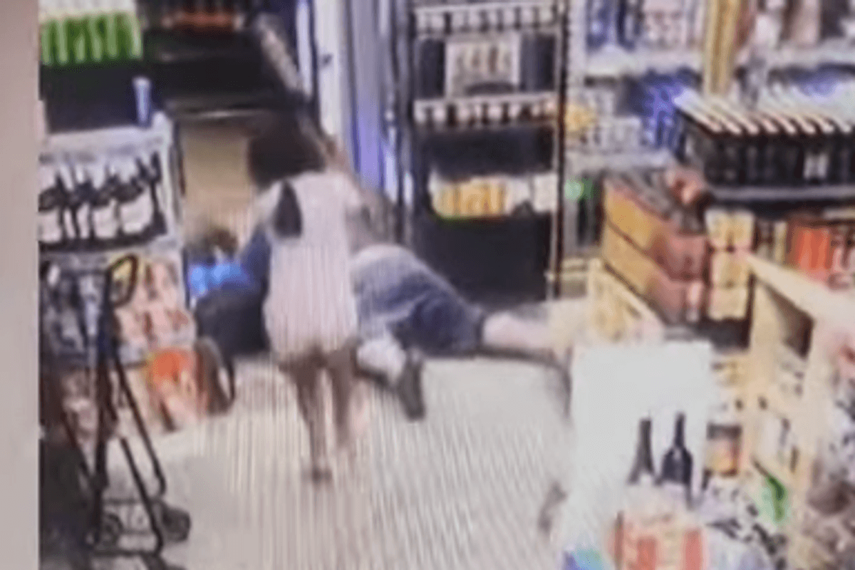 Watch: Heroic little girl fights off ARMED robber with a bat to save her daddy