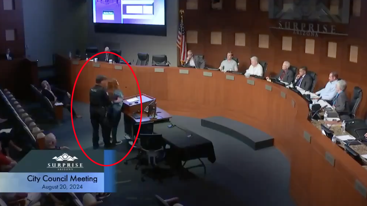 Free speech rights? Tyrannical AZ mayor has voter arrested after criticizing him