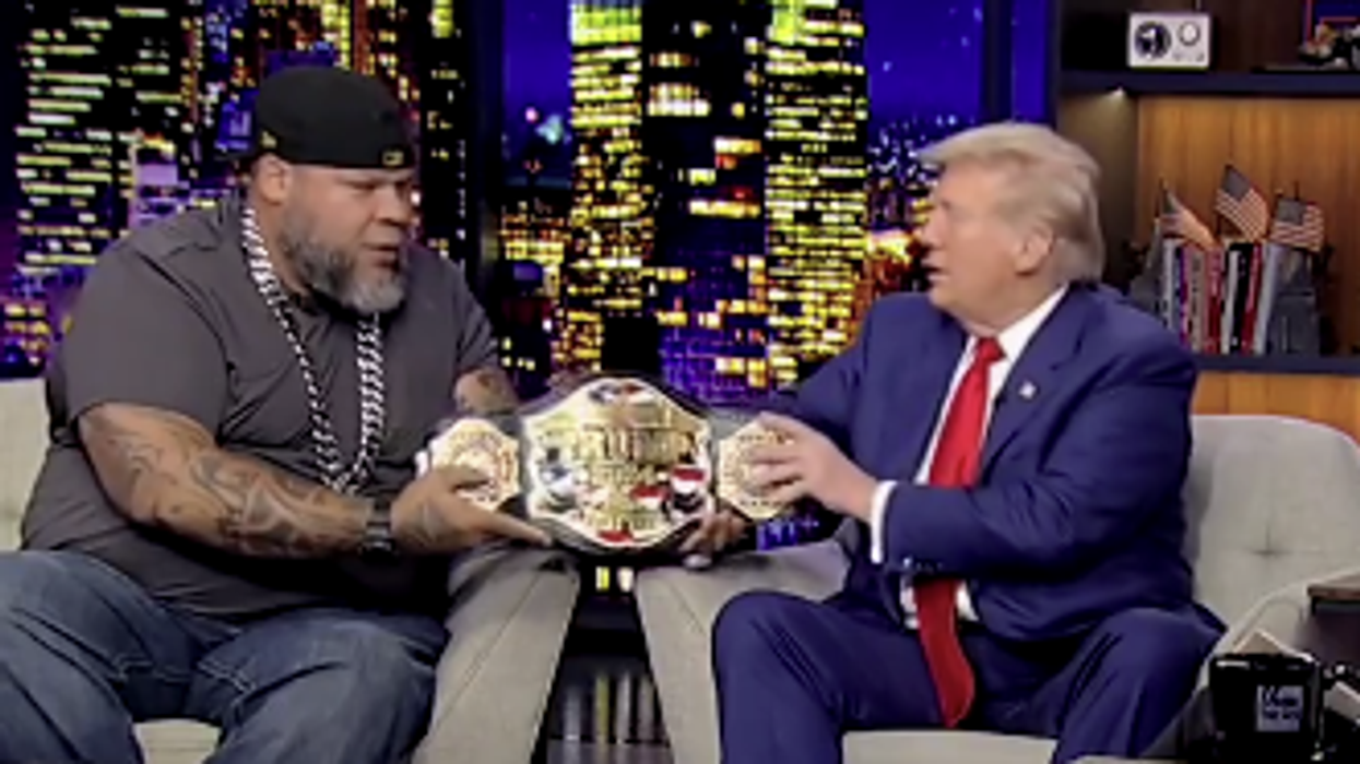 “You are the people’s champion:” Trump receives AMAZING gift from former world champion