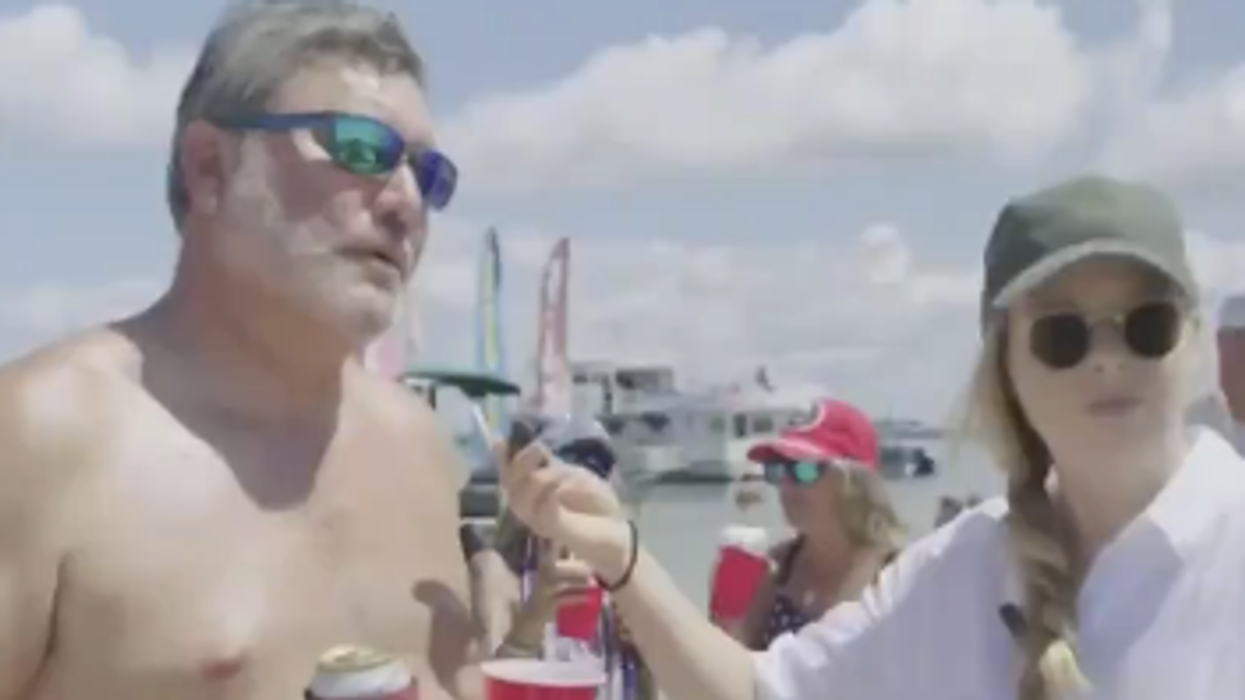 Watch: Trump supporter SHUTS DOWN CNN when the reporter questioned his boat