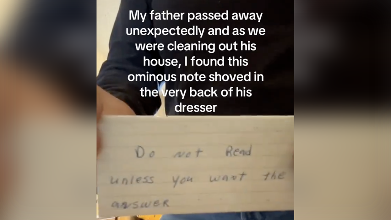 Watch: Dad goes viral pulling ultimate "dudes rock" move with note he left family to find after he died