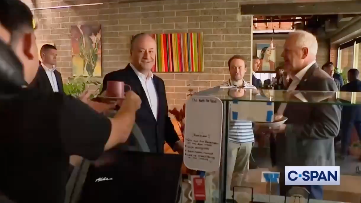 Watch: Tim Walz, Kamala's (allegedly) abusive husband don't pay for their coffee, forcing a staffer to