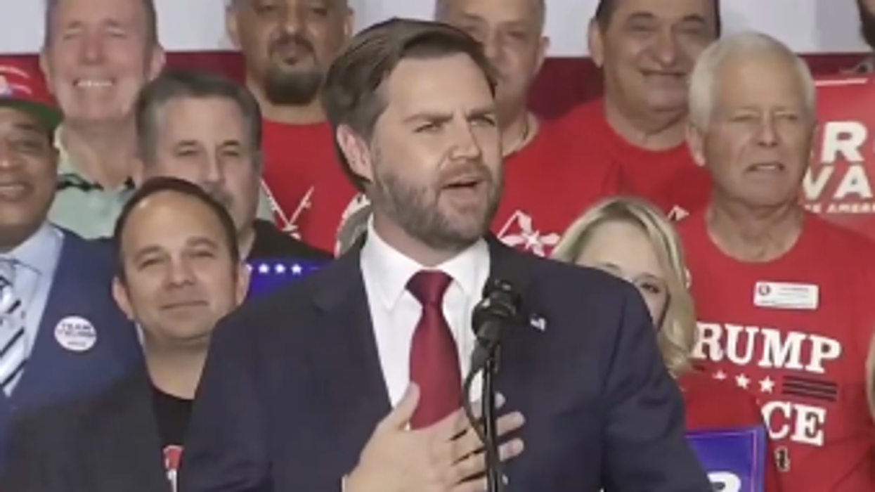 JD Vance COOKS weird Tim Walz with what he claims is the biggest difference between Trump and Kamala