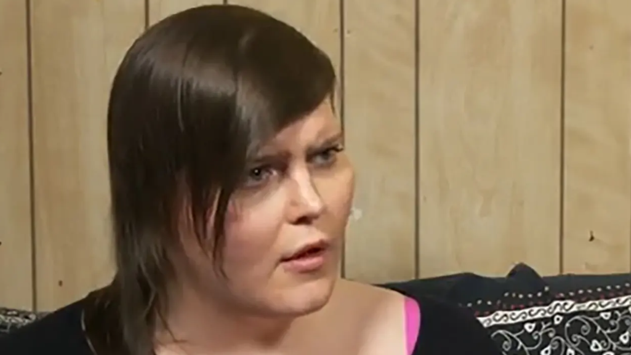 Trans dude sues Hooters for not getting a job, even though he was harassing the Hooters girls