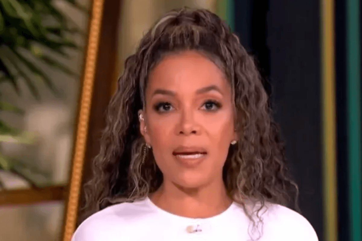 Watch: They made Sunny Hostin read a THIRD legal note over horrible comments about Trump officials