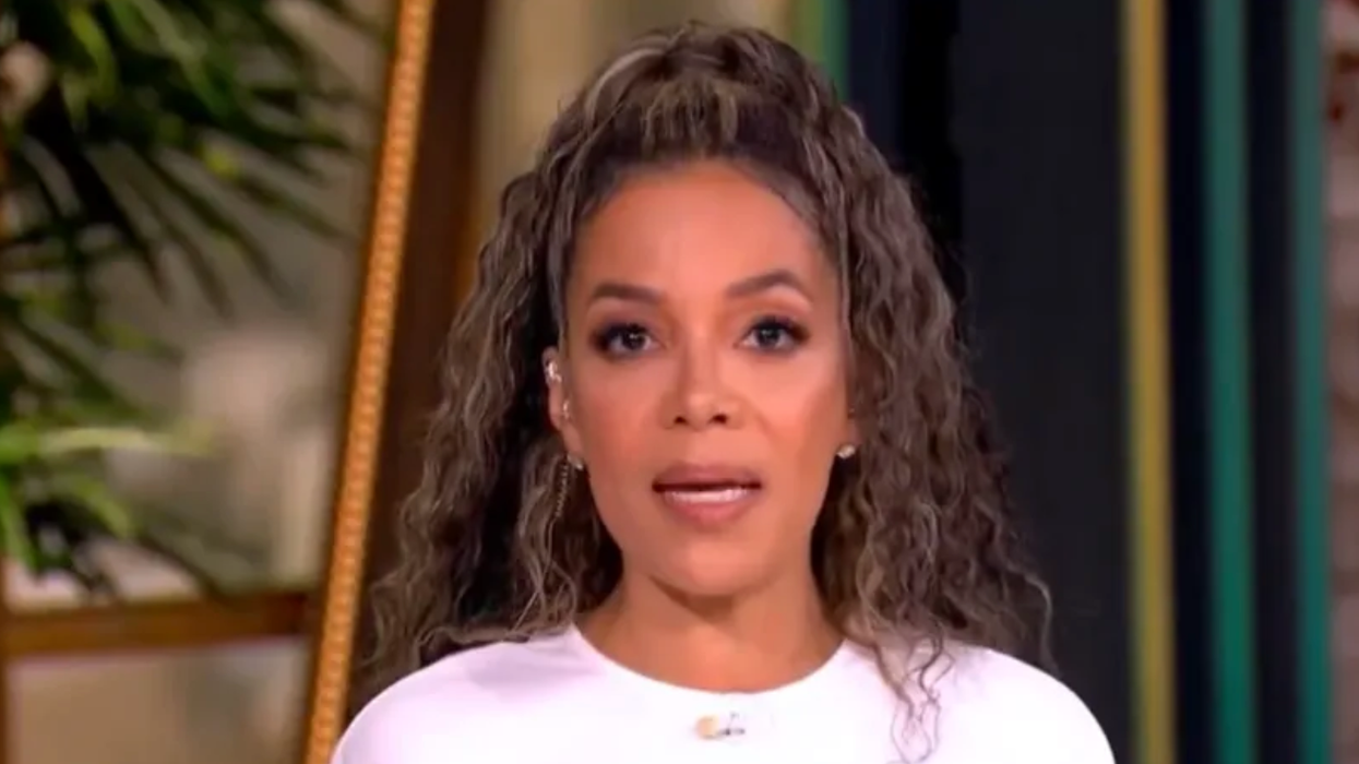 Watch: They made Sunny Hostin read a THIRD legal note over horrible comments about Trump officials