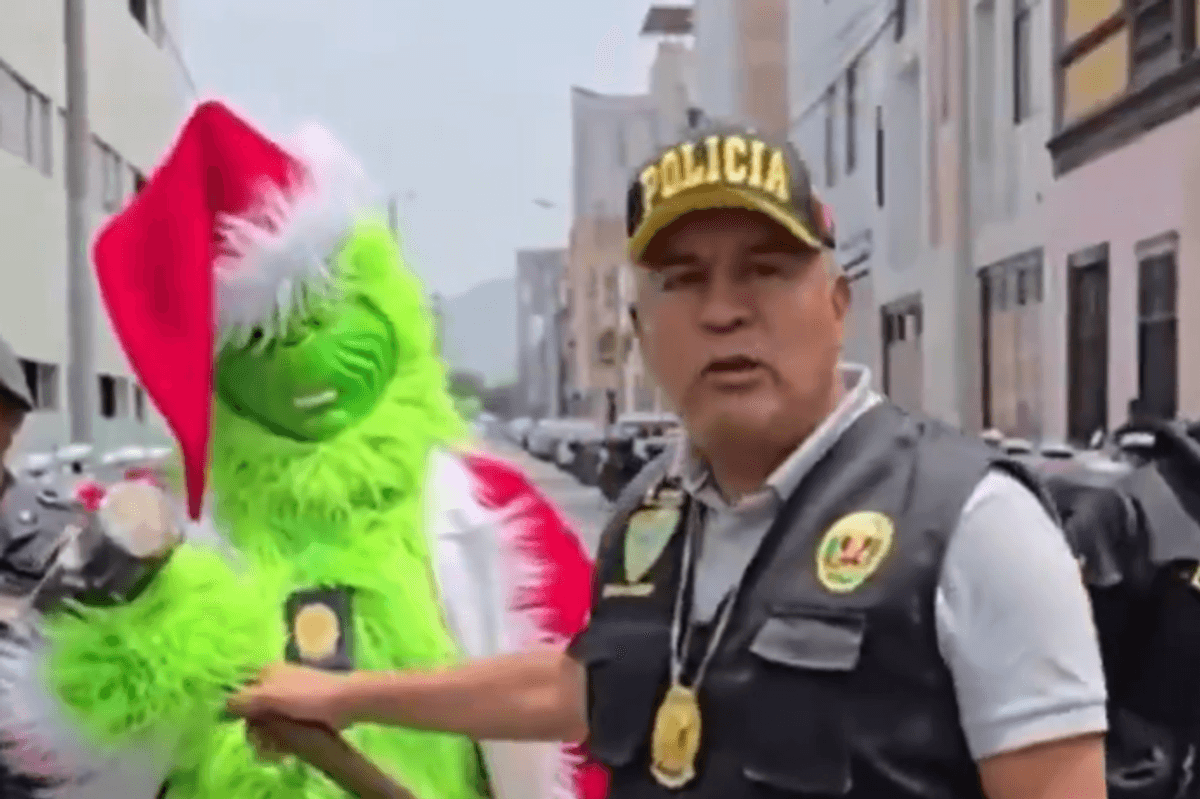 Watch: Grinch Makes Huge Drug Bust And Arrests Drug-Trafficking Gang