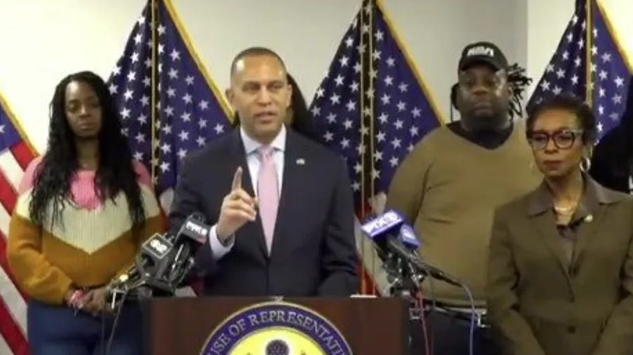 Hakeem Jeffries makes violent threat against MAGA, promises to take his fight against Trump "to the streets"
