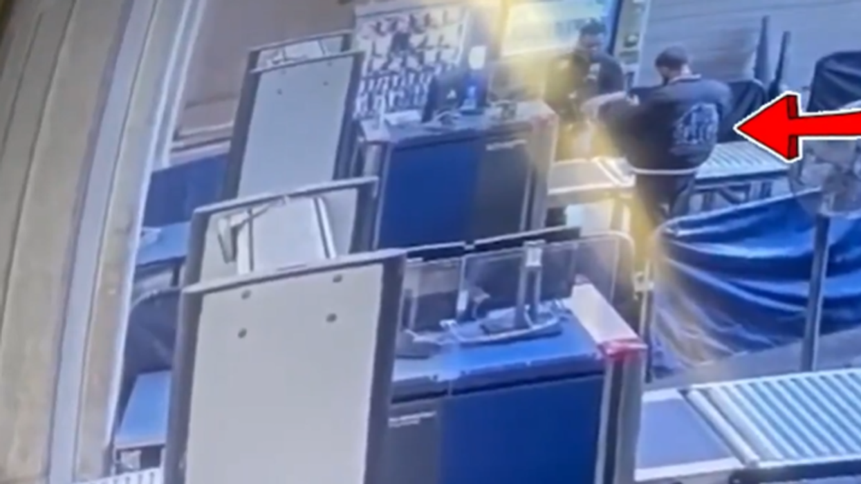 Lunatic With 18 Prior Arrests Slashes Two Officers At Courthouse