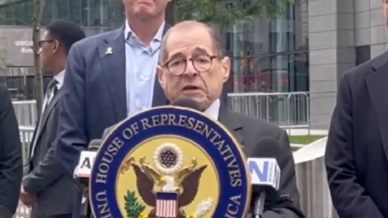 Jerry Nadler can barely see over microphone as he attacks ICE agents for wearing masks