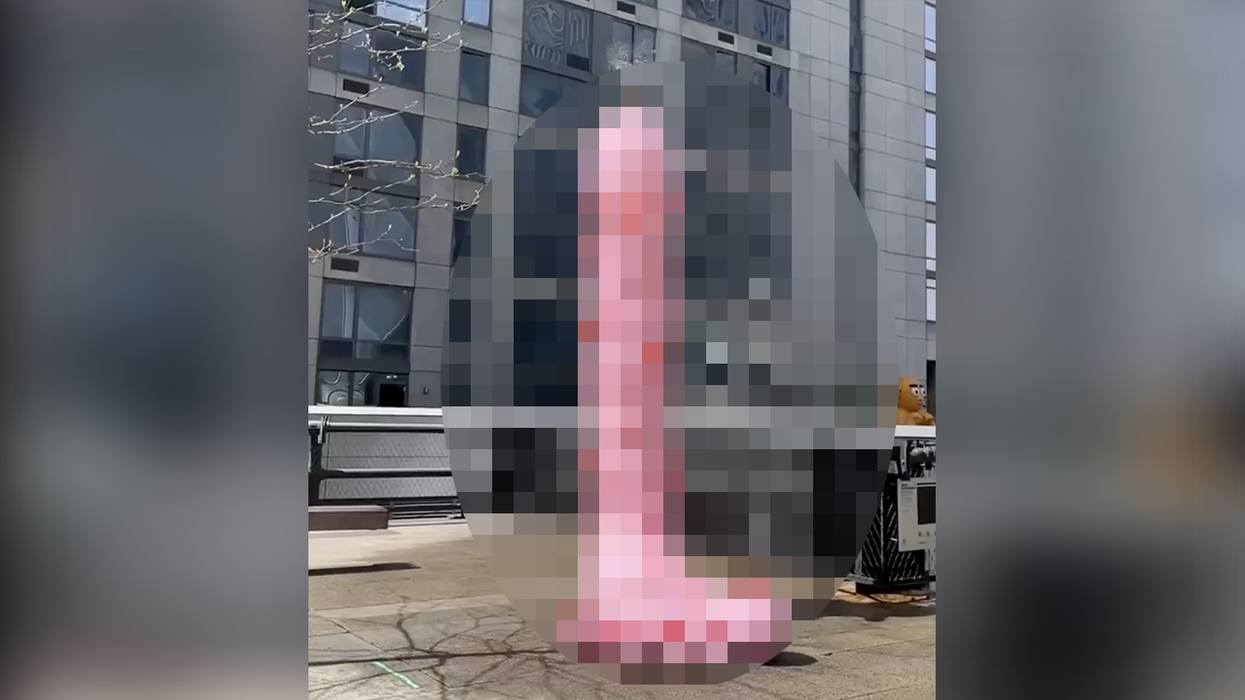 New York debuts new "foot fountain" that squirts out of the tip and looks like a different body part than the foot