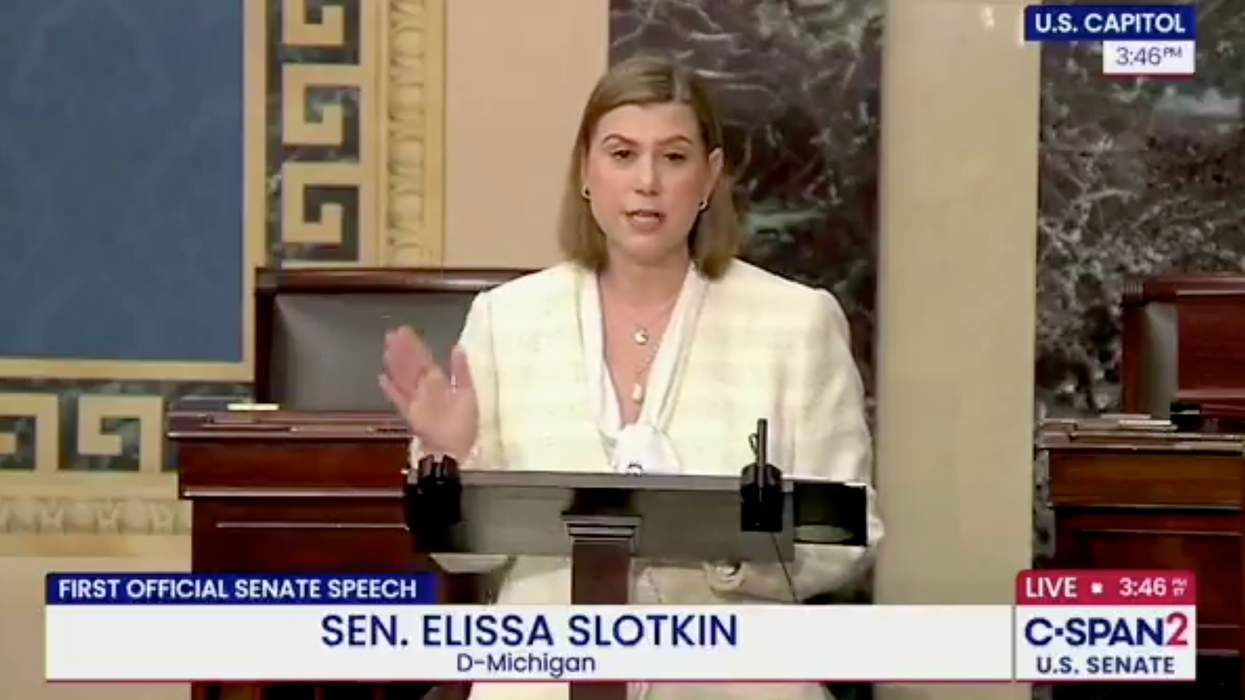 Democrat senator attempts to use Detroit Lions to appeal to normies, but doesn't know how football works