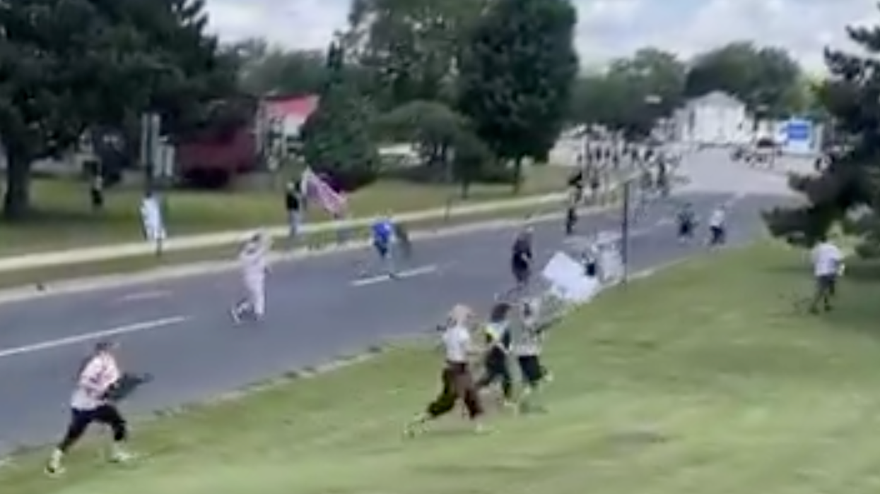 Radical democrats line street to protest JD Vance, but then his motorcade pulls this hilarious maneuver