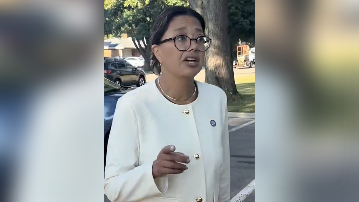 Unhinged Dem official goes up and down the street snitching on ICE, warns illegals to not open their doors