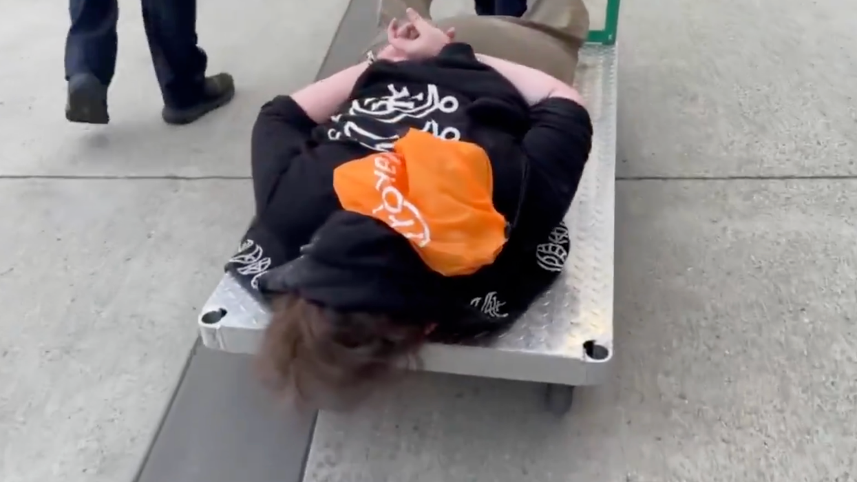 Portland Antifa doofus refused to walk and comply with ICE, so they had to improvise...with a hand cart