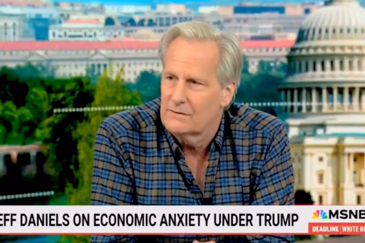 "Dumb and Dumber" actor still freaking out over Donald Trump "poop" video, tries comparing it to Abraham Lincoln