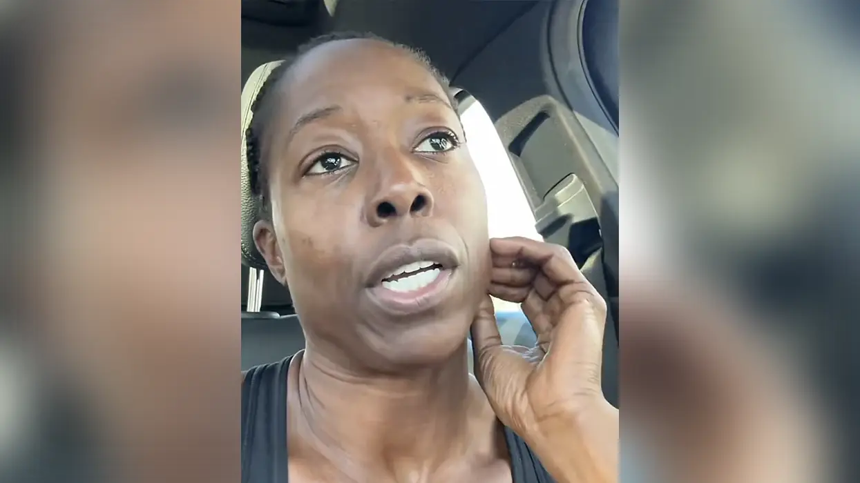 Woman gets thrown out of a Gold's Gym for protesting men being allowed to go d*cks out in the girls' room