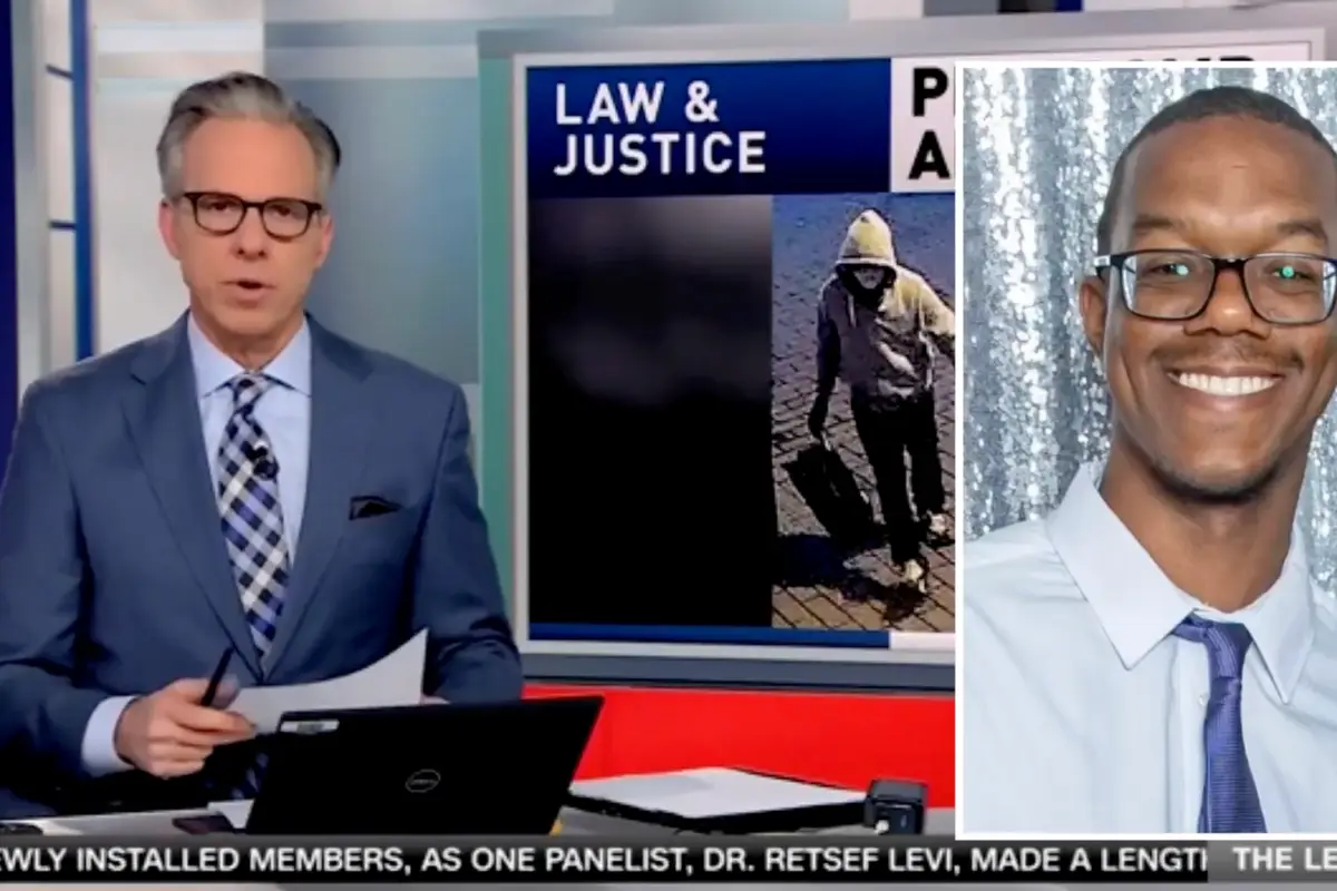 Jake Tapper reports on "30-year-old WHITE man" J6 pipe bomb suspect. Yes, the "white" man in this thumbnail