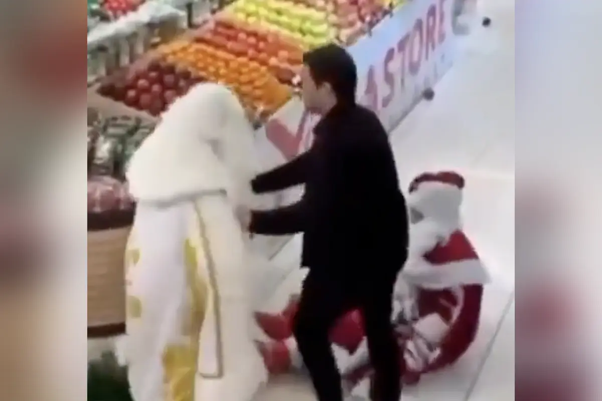 'Tis the season for rival Santas to throw hands in the produce section