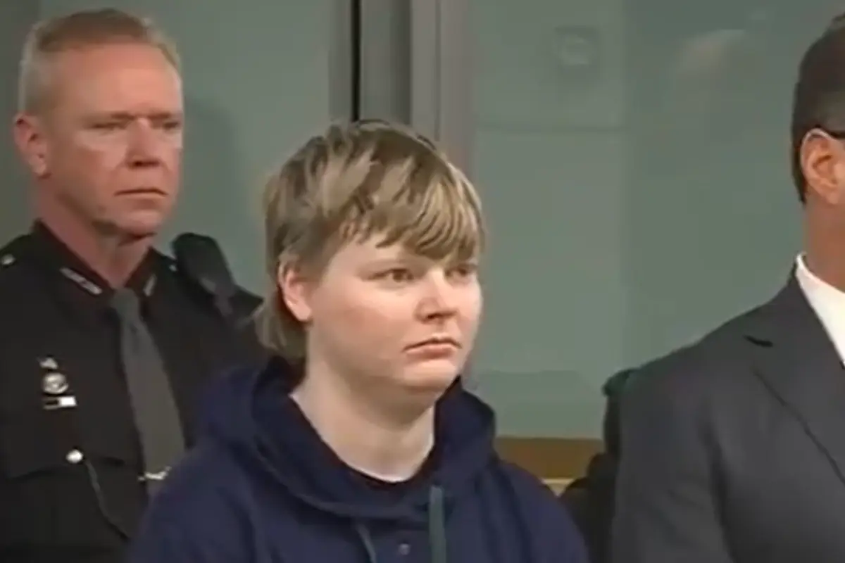 The dude accused of breaking into JD Vance’s home? She wants to be called “Julia”