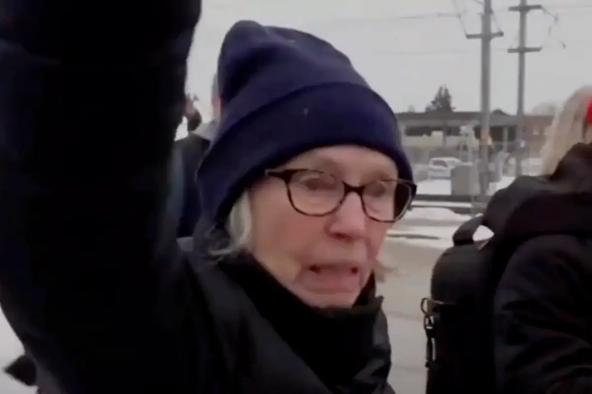 To see the AWFUL people ICE has to deal with, here's a Minnesota woman taunting them to shoot her
