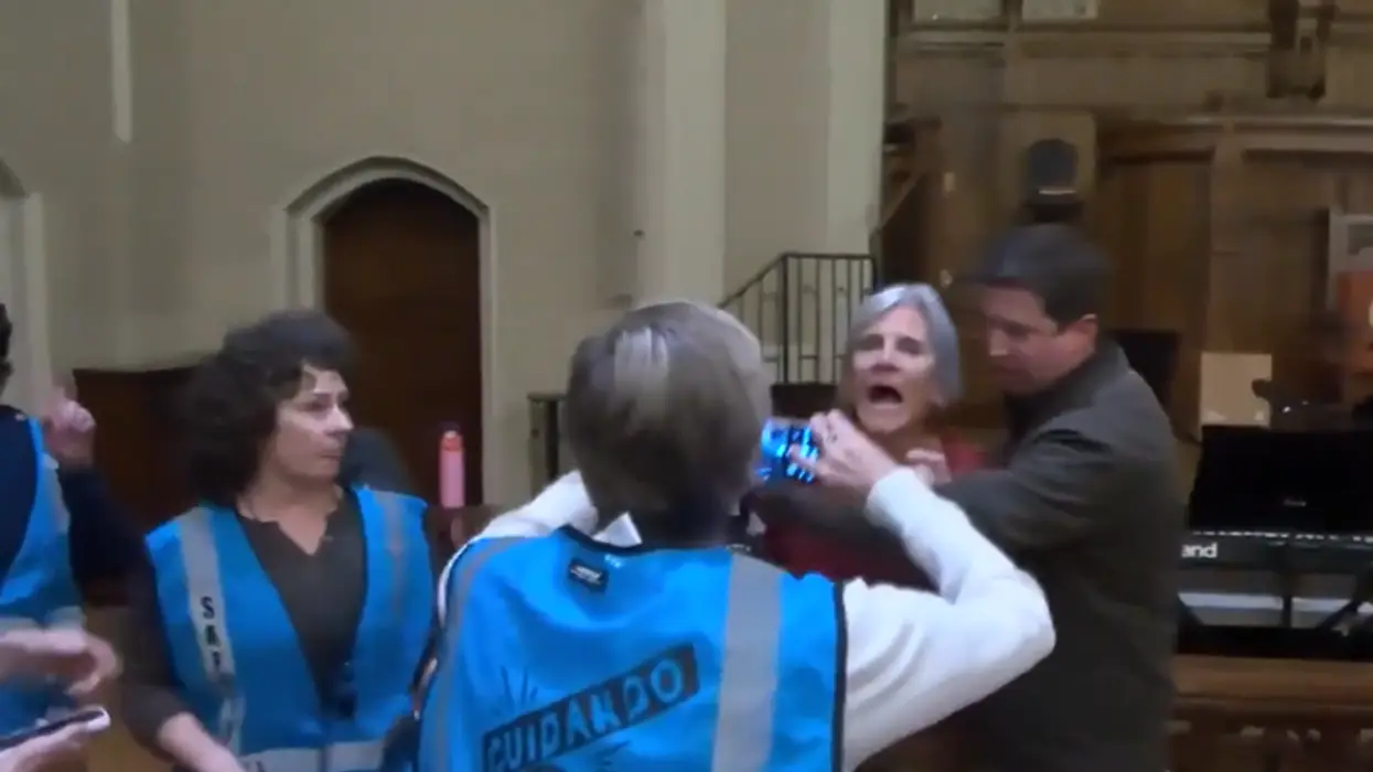 Methodist Church Holds Classes On How To Film Ice Agents