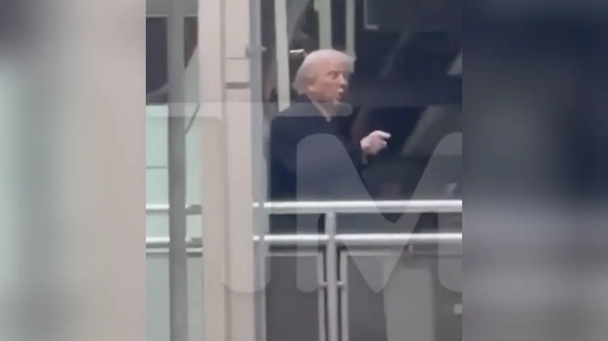 Donald Trump flips off auto worker, tells him to go f*ck himself (to be fair, the guy was asking for it)