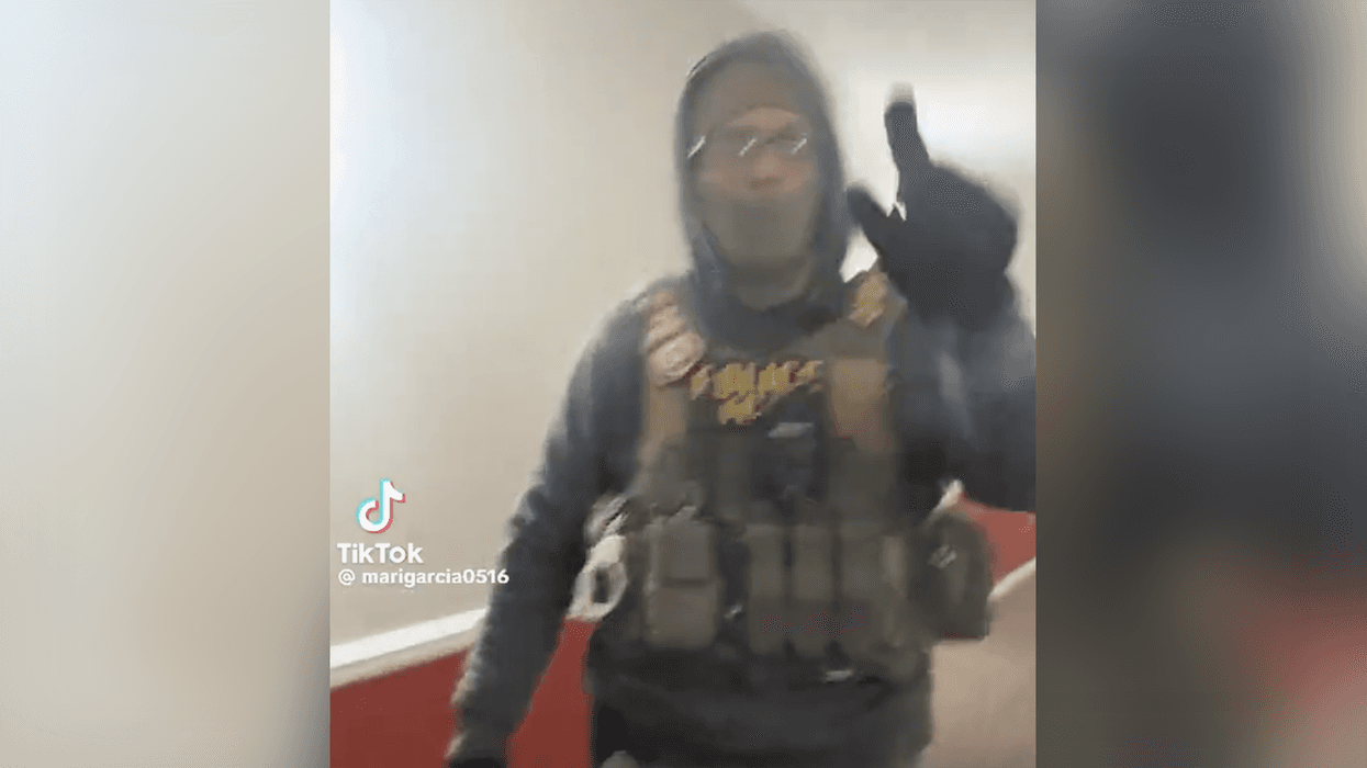 Entitled woman demands to see ICE agent's warrant; his four-word response is perfection