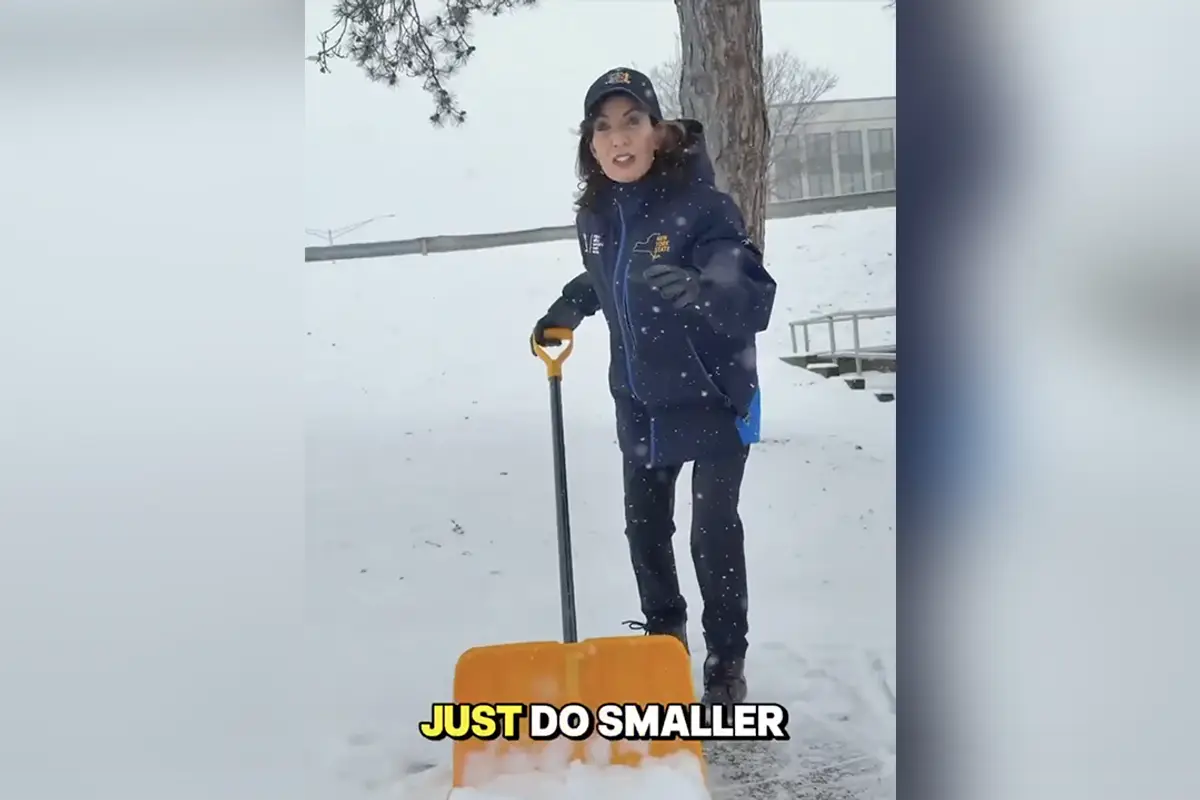 NY Governor thinks people don't know how to shovel snow, so here she is explaining it to you like you're dumb