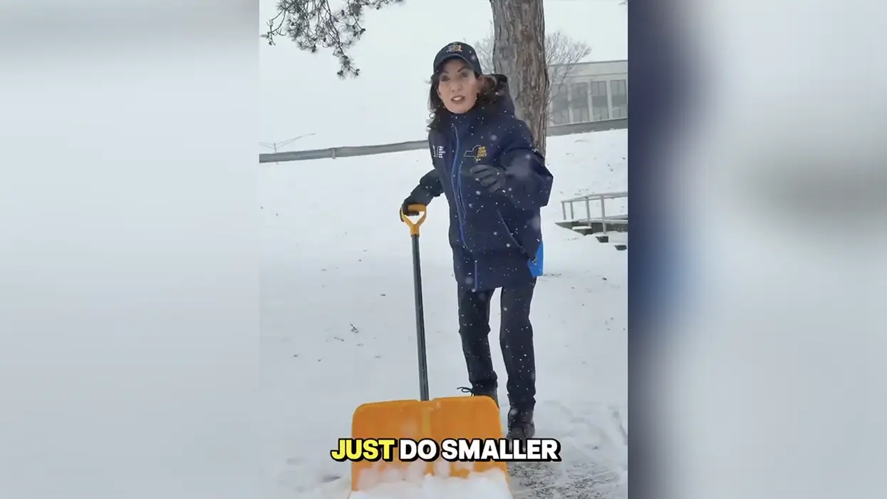 NY Governor thinks people don't know how to shovel snow, so here she is explaining it to you like you're dumb