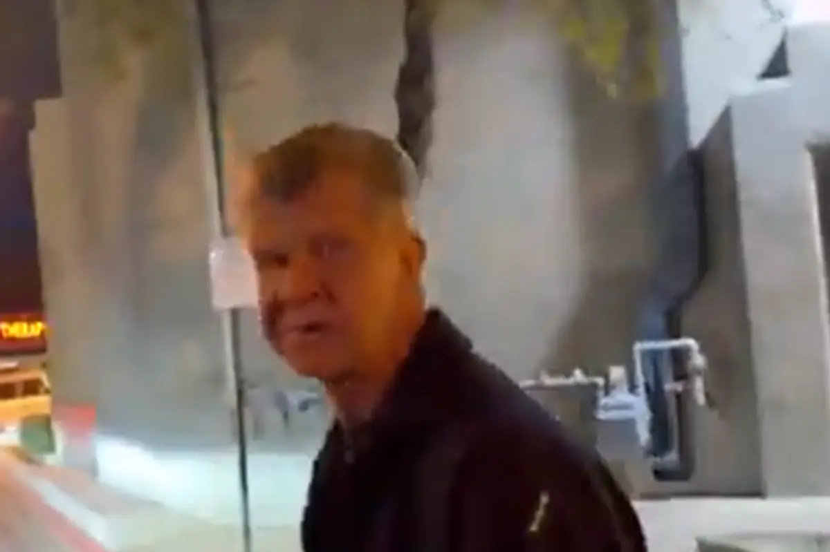 Man screams slurs at young girls for taking photos with ICE officers and, surprise surprise, he's a Democrat official