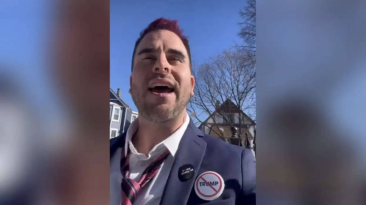 Based internet troll gets unsuspecting leftist to realize she's the actual fascist