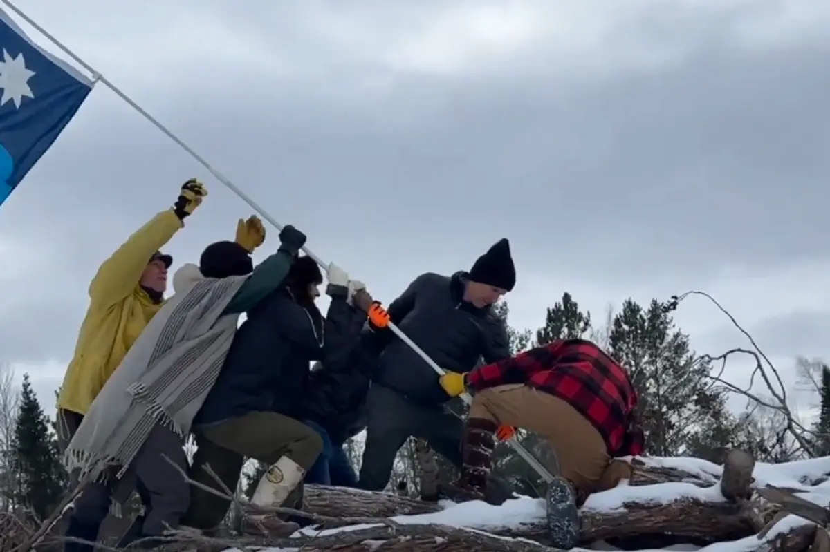 Liberals Plant Minnesota Flag In Snow To Recreate Iwo Jima Flag-Raising In ICE Protest