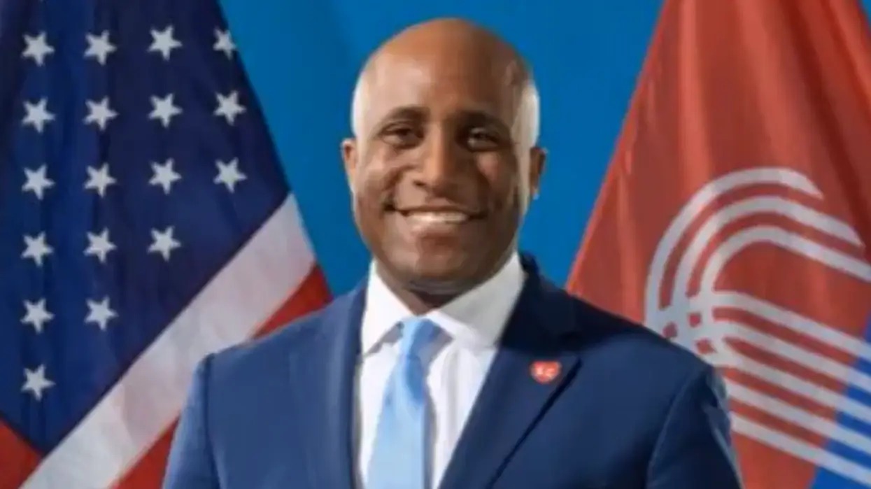 Democrat mayor defends letting men in women's bathrooms because of how easy it is to accidentally walk into one