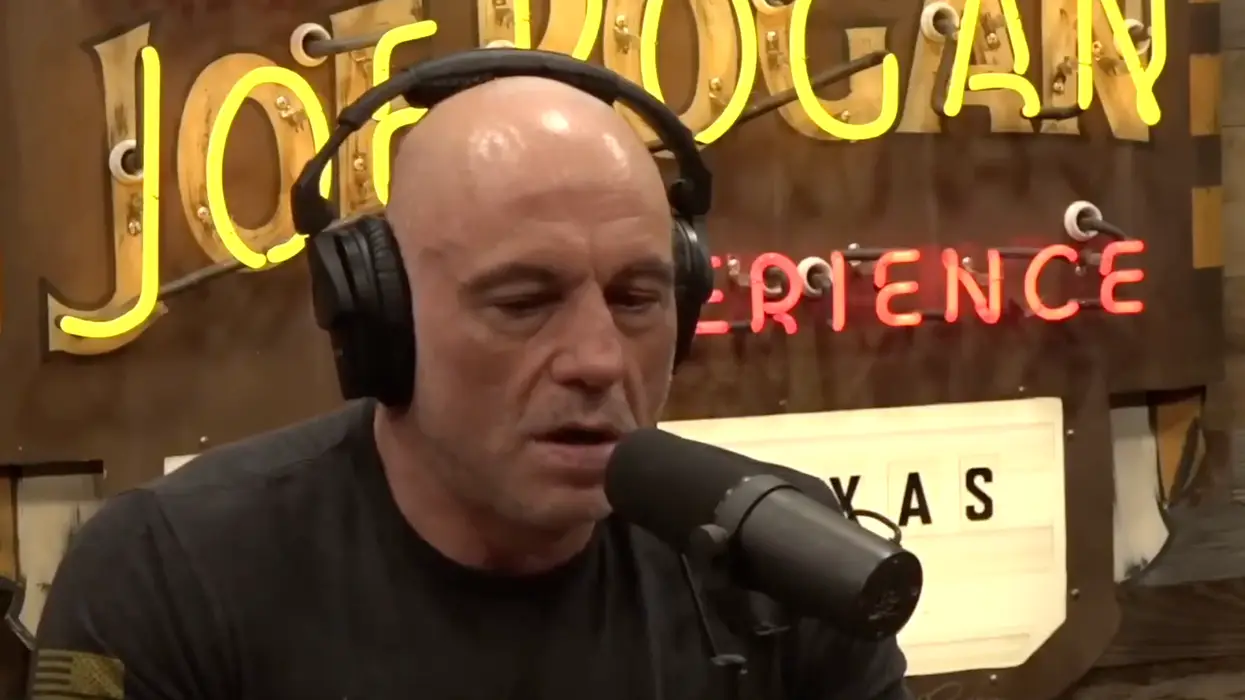 Joe Rogan opens up about scary time when sitting and FORMER presdients tried to have him canceled and destroyed over COVID