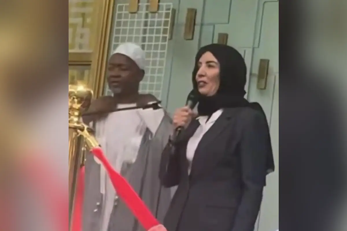 NY Gov wears hijab to pander to Muslim men ahead of the 25th anniversary of 9/11