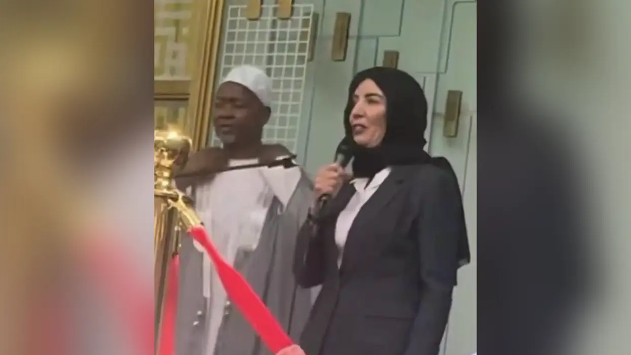 NY Gov wears hijab to pander to Muslim men ahead of the 25th anniversary of 9/11