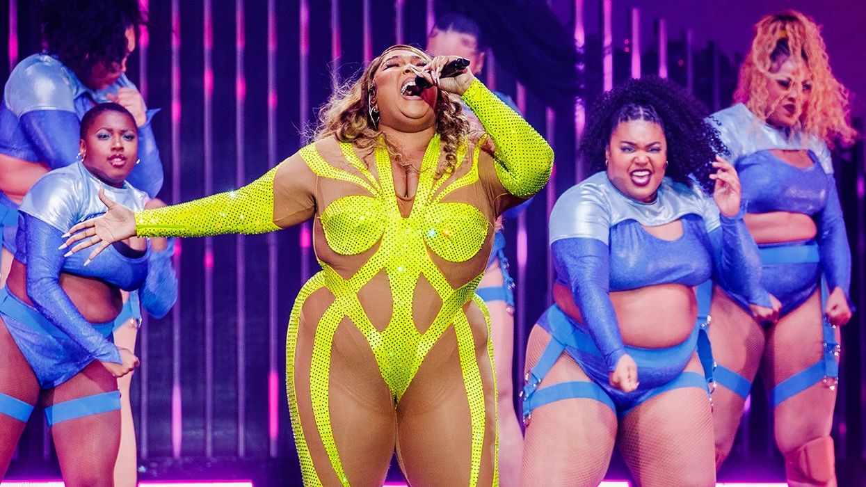 Lizzo sued by dancers over fat shaming (yes, Lizzo), making them eat bananas out of strippers' vaginas 